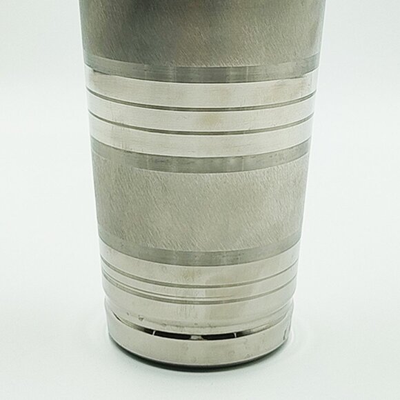 1970s Gorgeous Cocktail Shaker in Stainless Steel. Made in USA - Picture 7 of 7